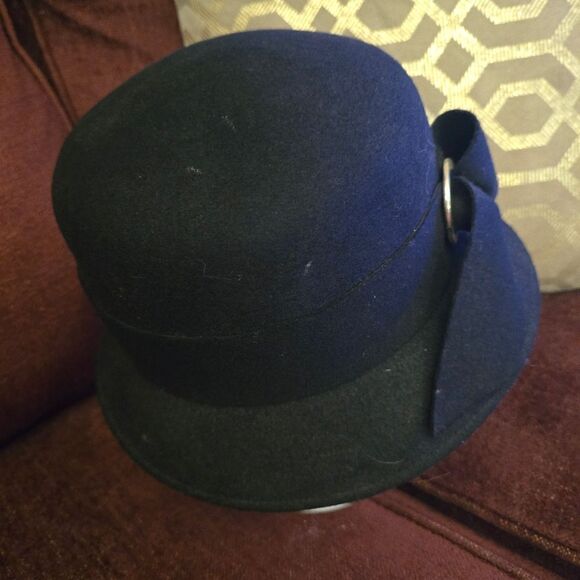 ELEGANT BLACK WOOL CLOCHE HAT main image 4